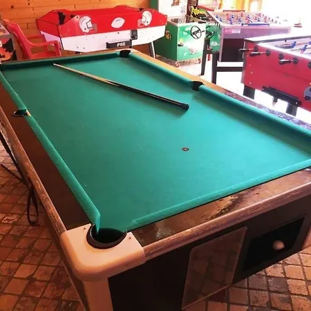 펜션 In Mit Gemeinschaftlichem Pool Und Terrasse